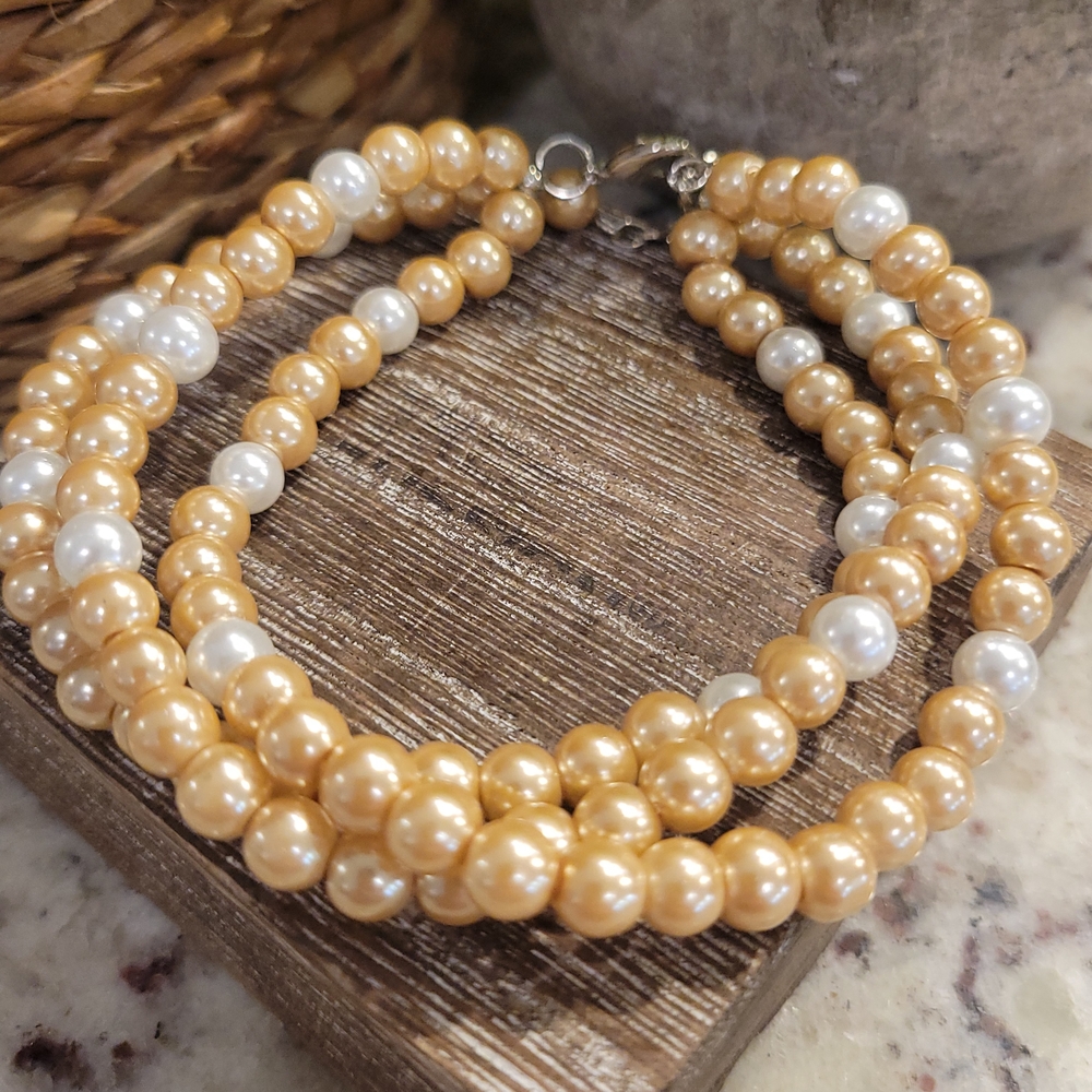 Pearl Bracelet Set in Gold and White